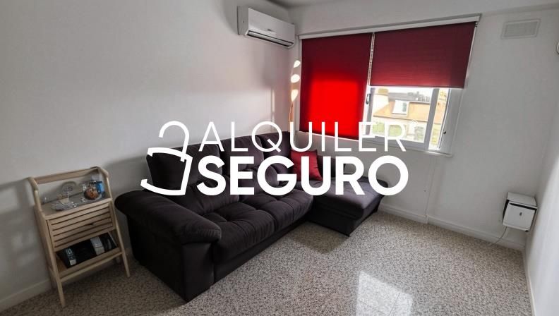 Sala d'estar de Pis de lloguer en Alcalá de Guadaira amb Aire condicionat i Moblat