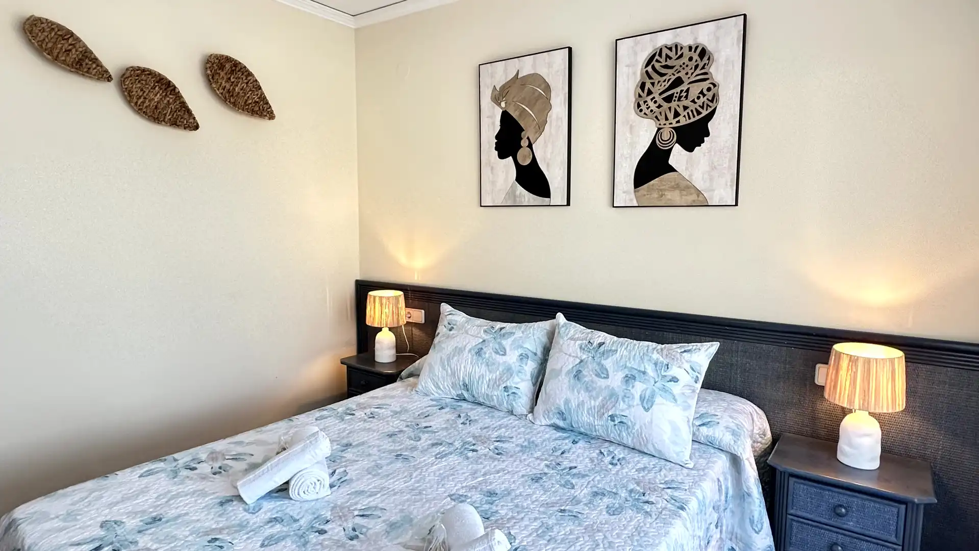 Schlafzimmer von Wohnungen zur Miete in Oliva mit Klimaanlage, Heizung und Privatgarten
