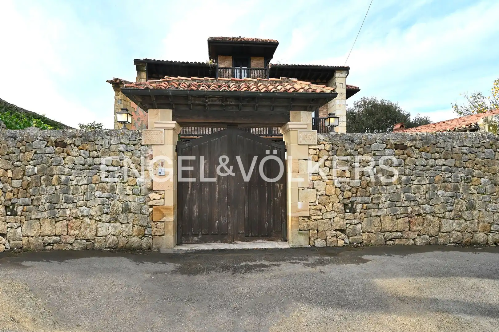 Vista exterior de Casa o chalet en venta en Reocín con Calefacción, Jardín privado y Terraza