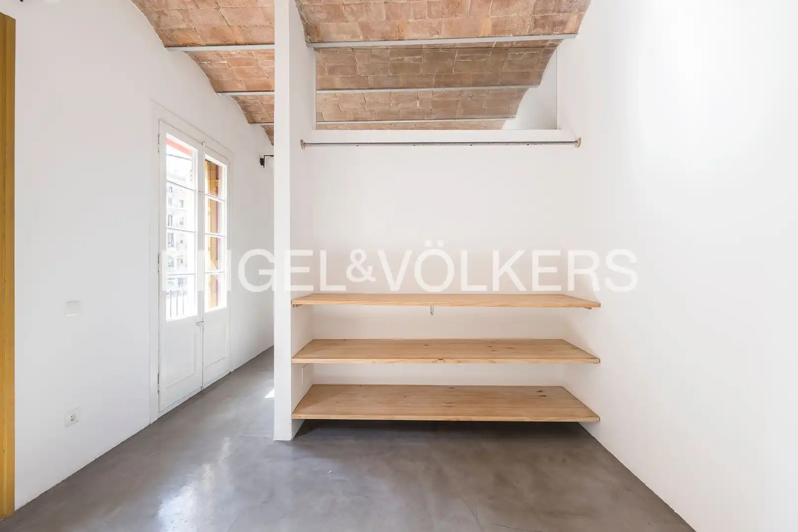 Flat for sale in Barcelona  with Air Conditioner, Heating and Balcony