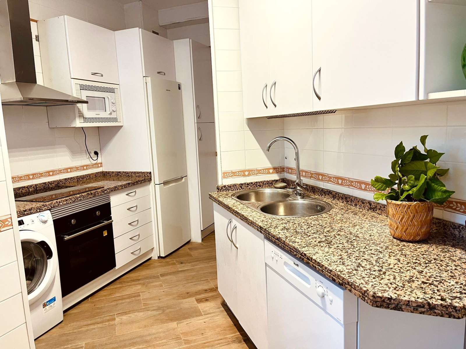 Kitchen of Apartment to share in  Sevilla Capital  with Air Conditioner, Heating and Terrace