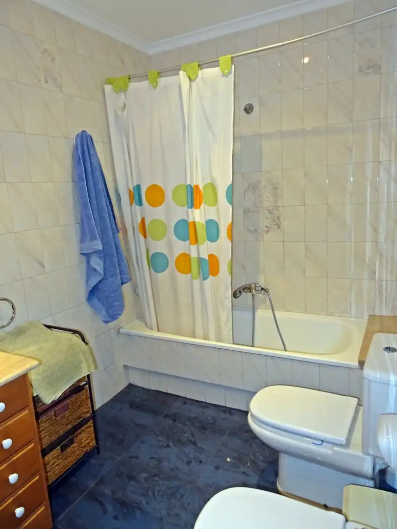 Badezimmer von Geschaftsraum zum Verkauf in Alcalalí mit Klimaanlage und Möbliert