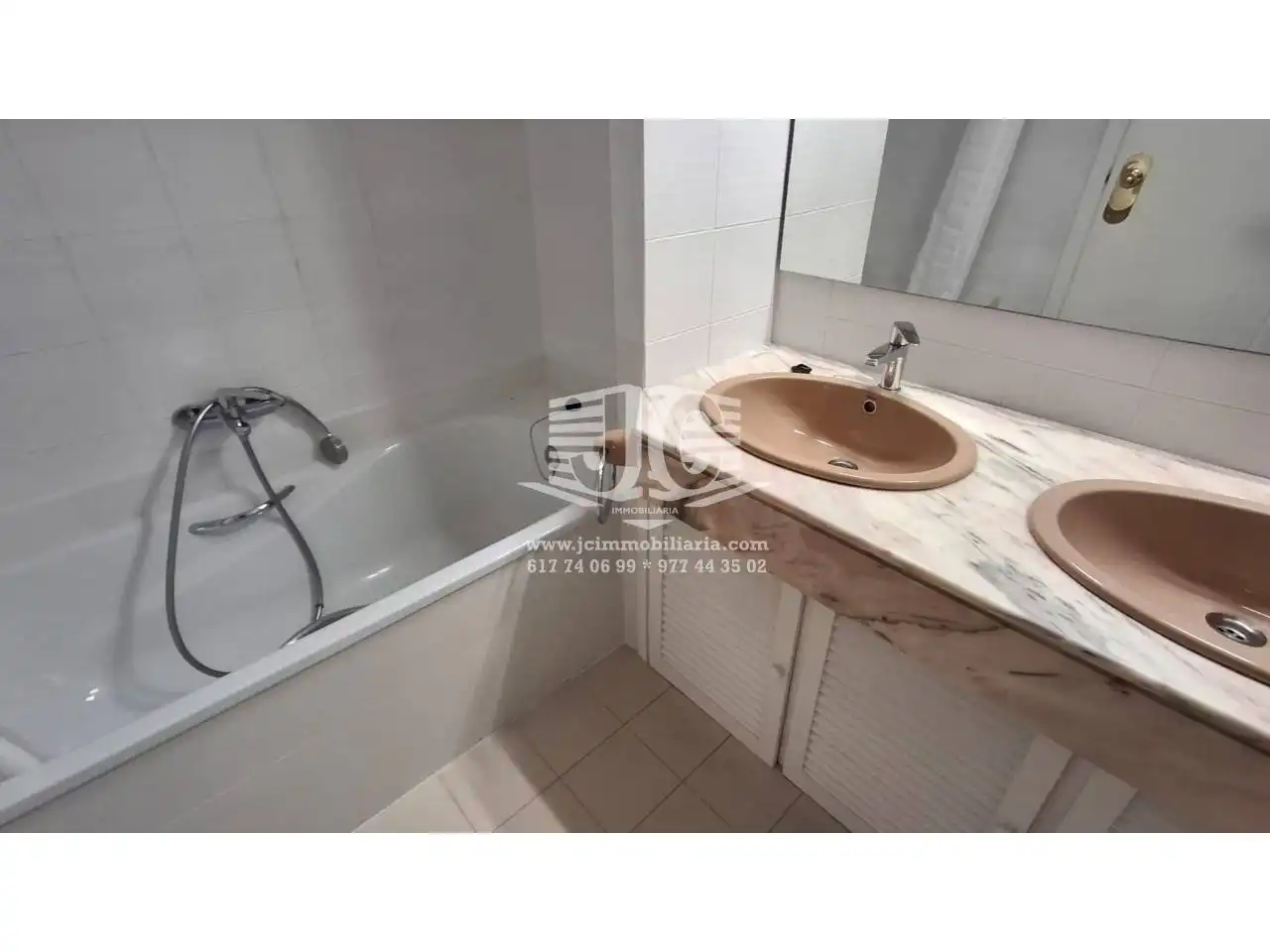 Baño de Piso de alquiler en Tortosa con Aire acondicionado, Terraza y Amueblado