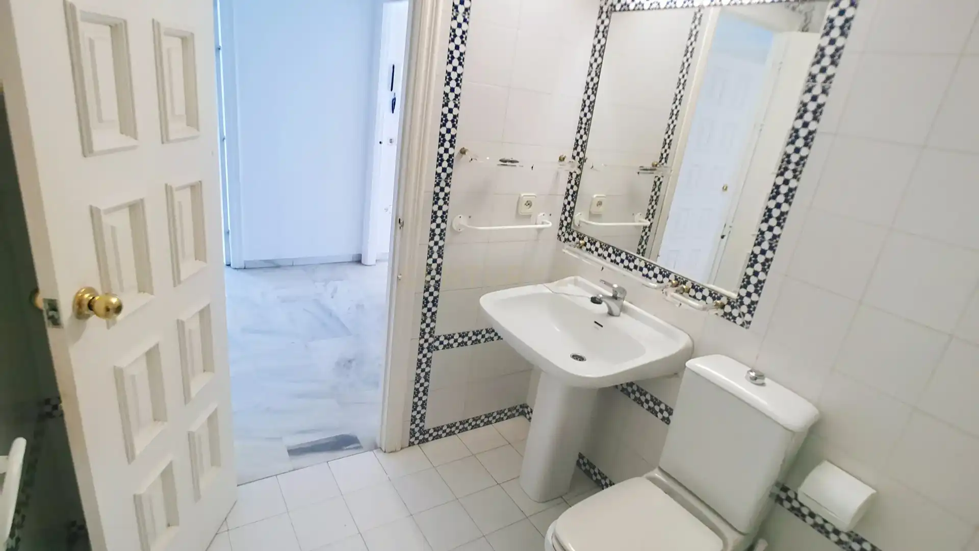 Baño de Apartamento en venta en Fuengirola con Jardín privado, Trastero y Piscina