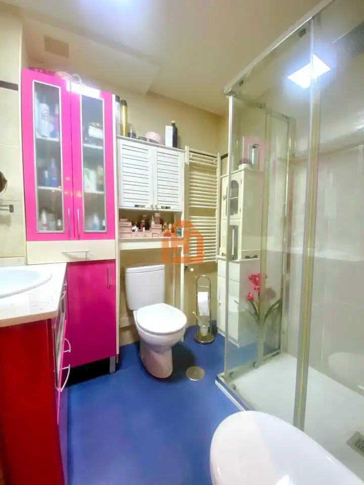 Bathroom of Apartments for sale in San Andrés del Rabanedo  with Heating, Parquet flooring and Storage room
