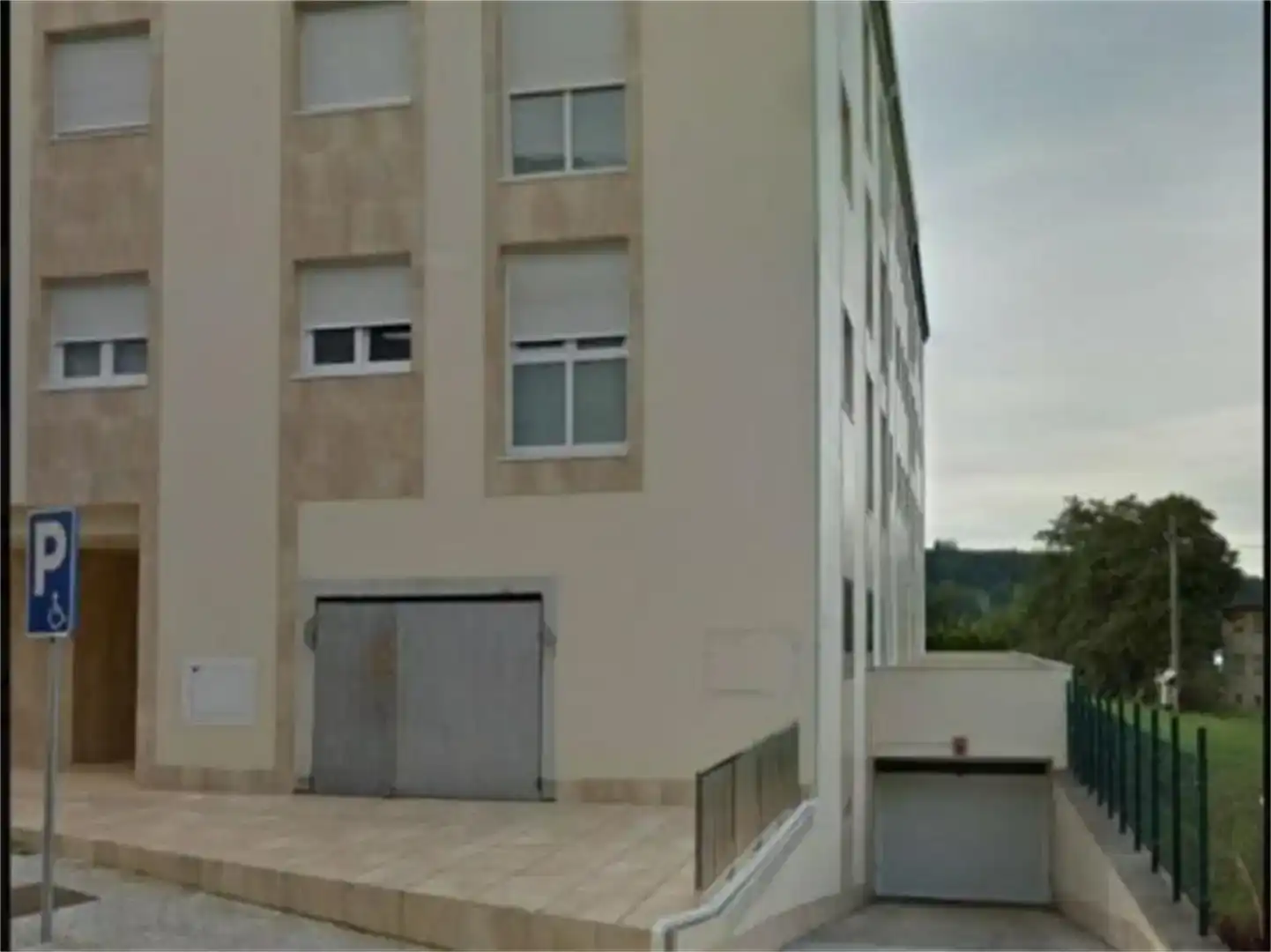 Außenansicht von Garage zur Miete in A Laracha  