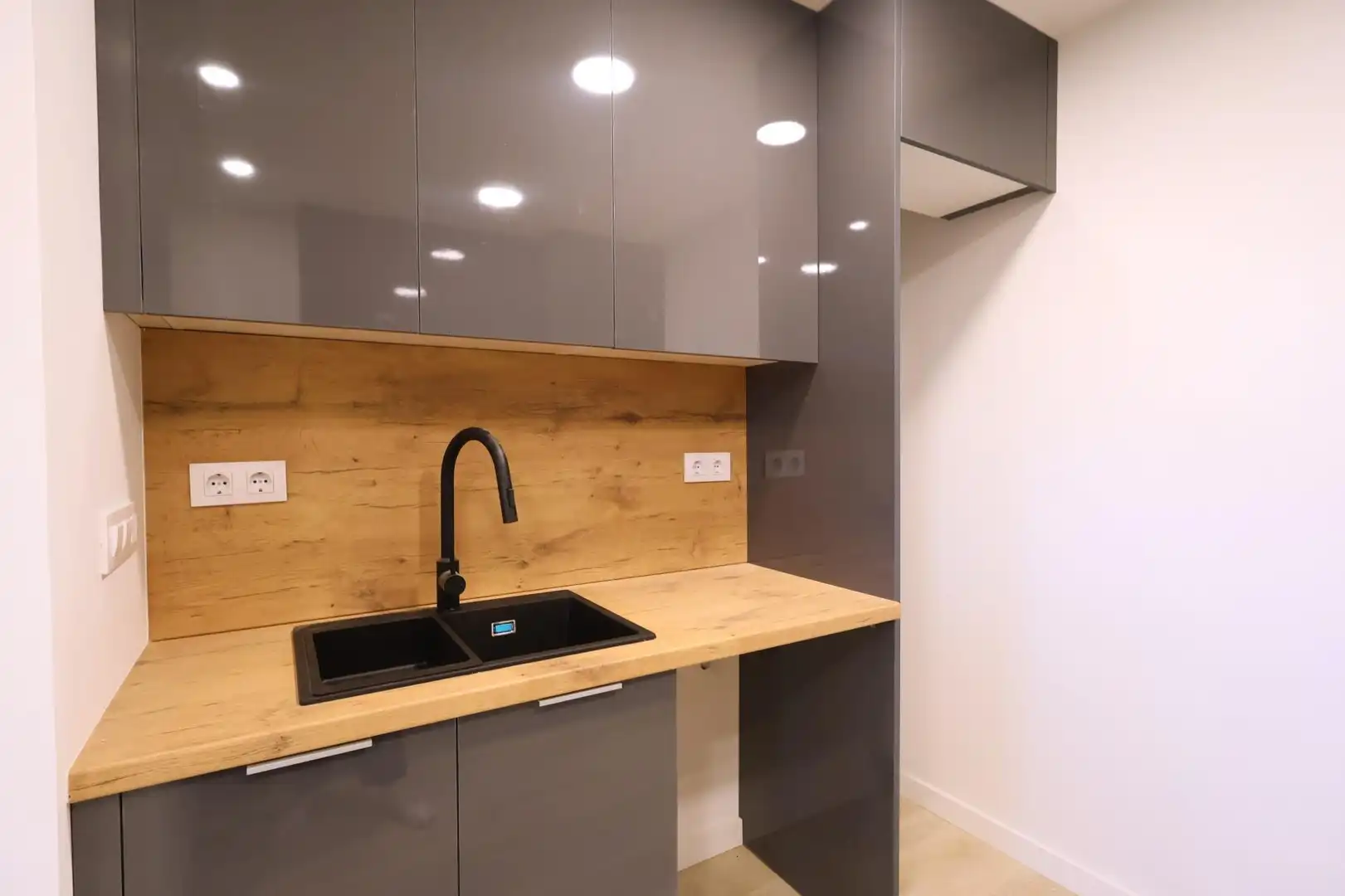 Kitchen of Ground floor for sale in Vilanova i la Geltrú  with Parquet flooring