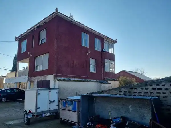 Vista exterior de Casa o xalet en venda en Zaragoza amb Aire condicionat, Calefacció i Jardí privat