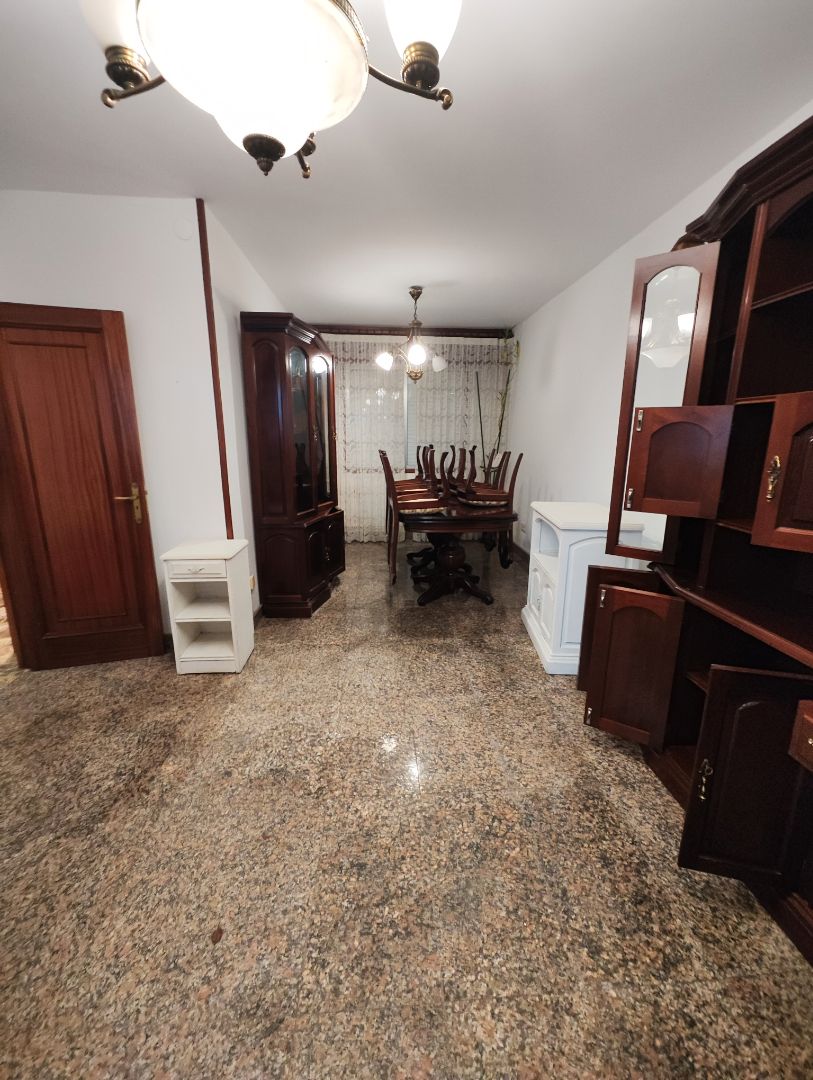 Menjador de Casa adosada en venda en Santiago de Compostela  amb Calefacció, Parquet i Terrassa