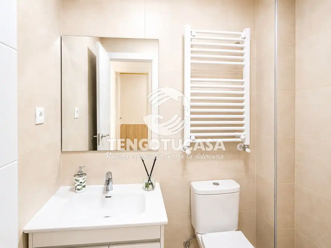 Badezimmer von Wohnung zum Verkauf in Madrid mit Klimaanlage, Heizung und Terrasse