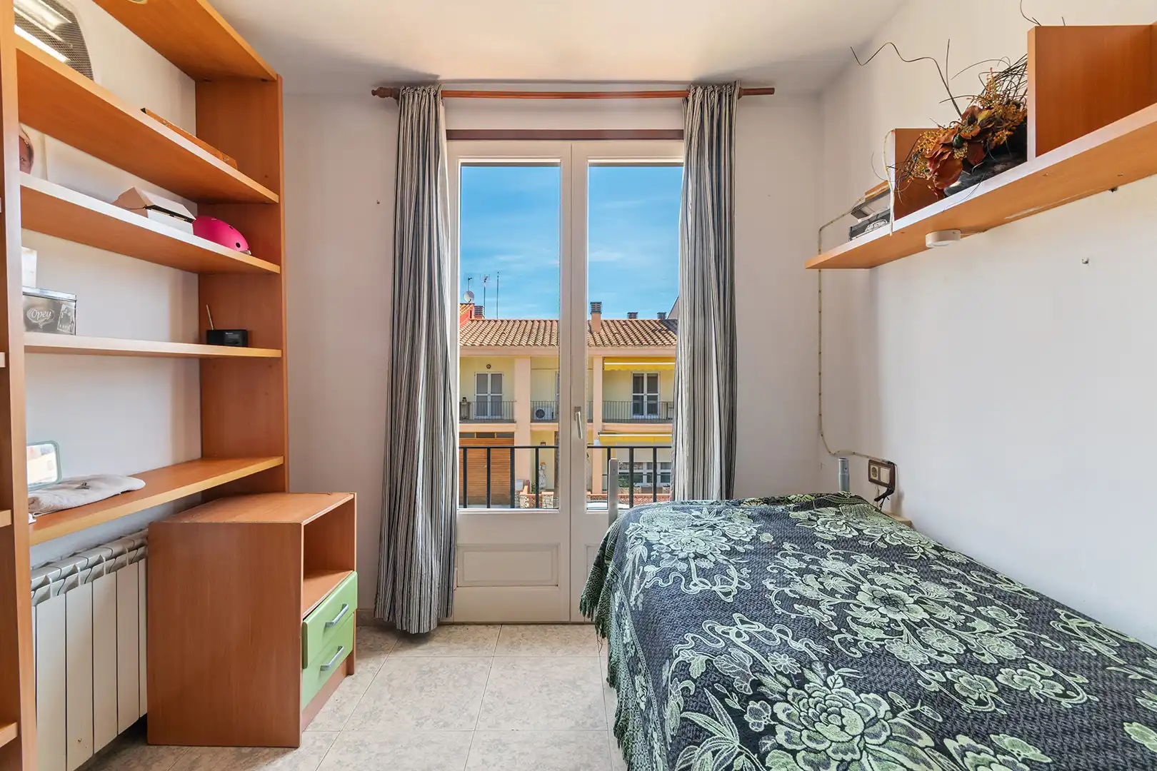 Dormitori de Casa adosada en venda en Peralada amb Calefacció, Jardí privat i Terrassa
