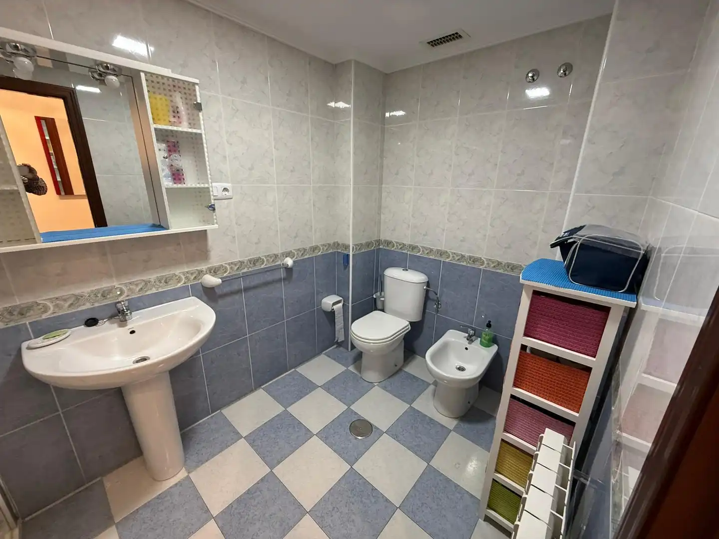 Badezimmer von Wohnung zum Verkauf in Valencia de Don Juan mit Klimaanlage, Heizung und Abstellraum