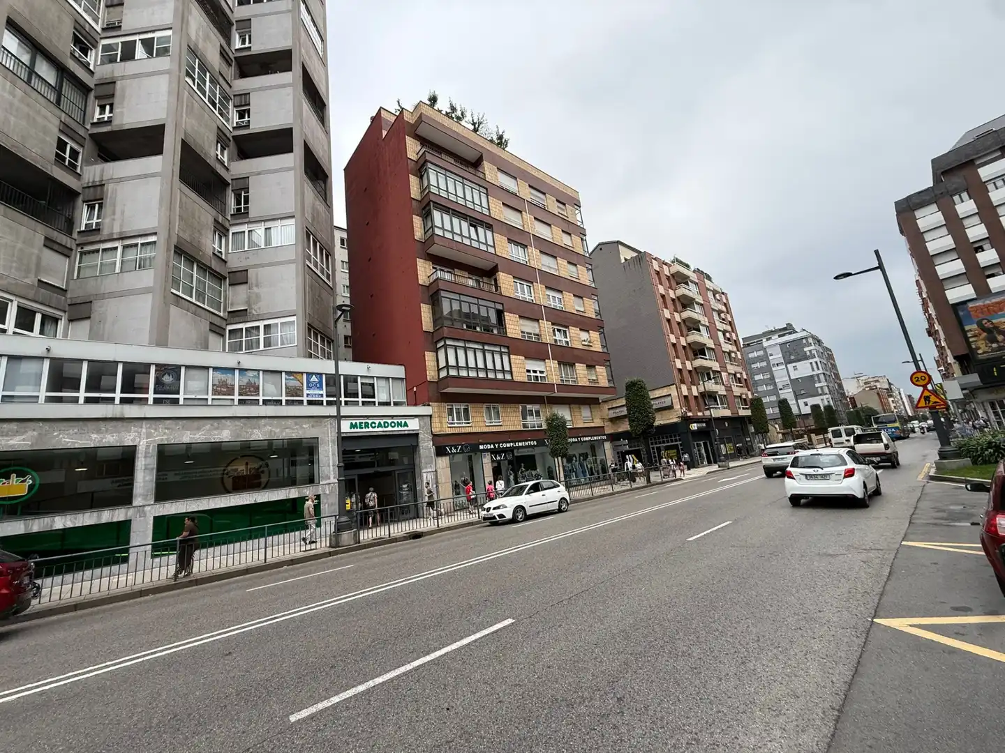 Vista exterior de Piso en venta en Oviedo  con Calefacción