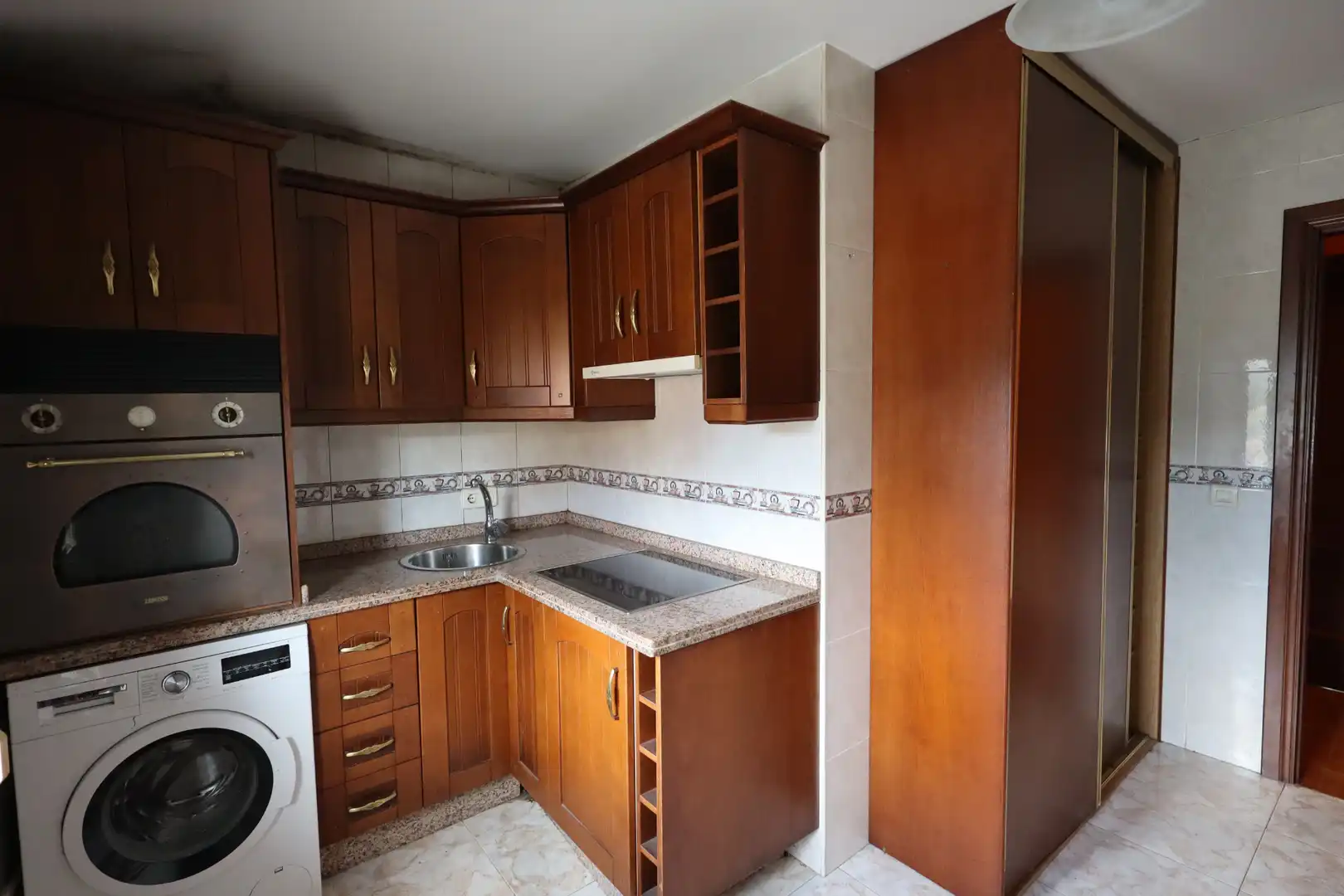 Cocina de Casa o chalet en venta en Oviedo  con Calefacción y Trastero