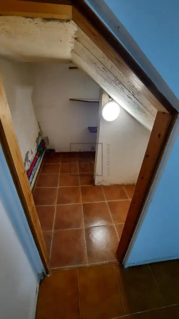 Einfamilien-Reihenhaus zum Verkauf in Neda mit Heizung, Privatgarten und Alarm