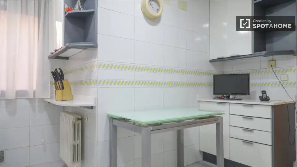 Cocina de Piso para compartir en Madrid con Aire acondicionado, Calefacción y Terraza