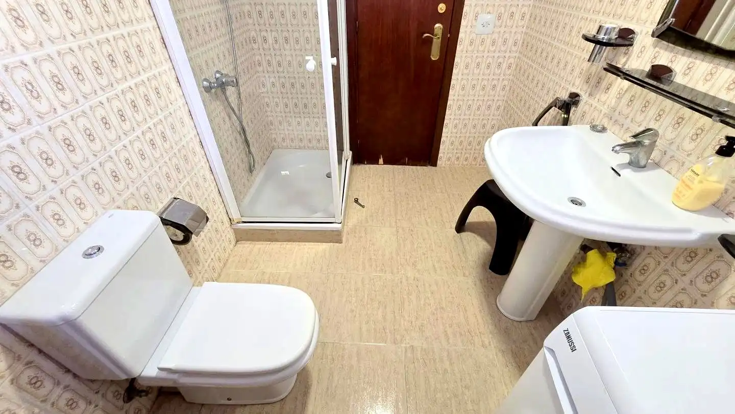 Badezimmer von Wohnungen zum Verkauf in Gandia mit Klimaanlage, Terrasse und Möbliert