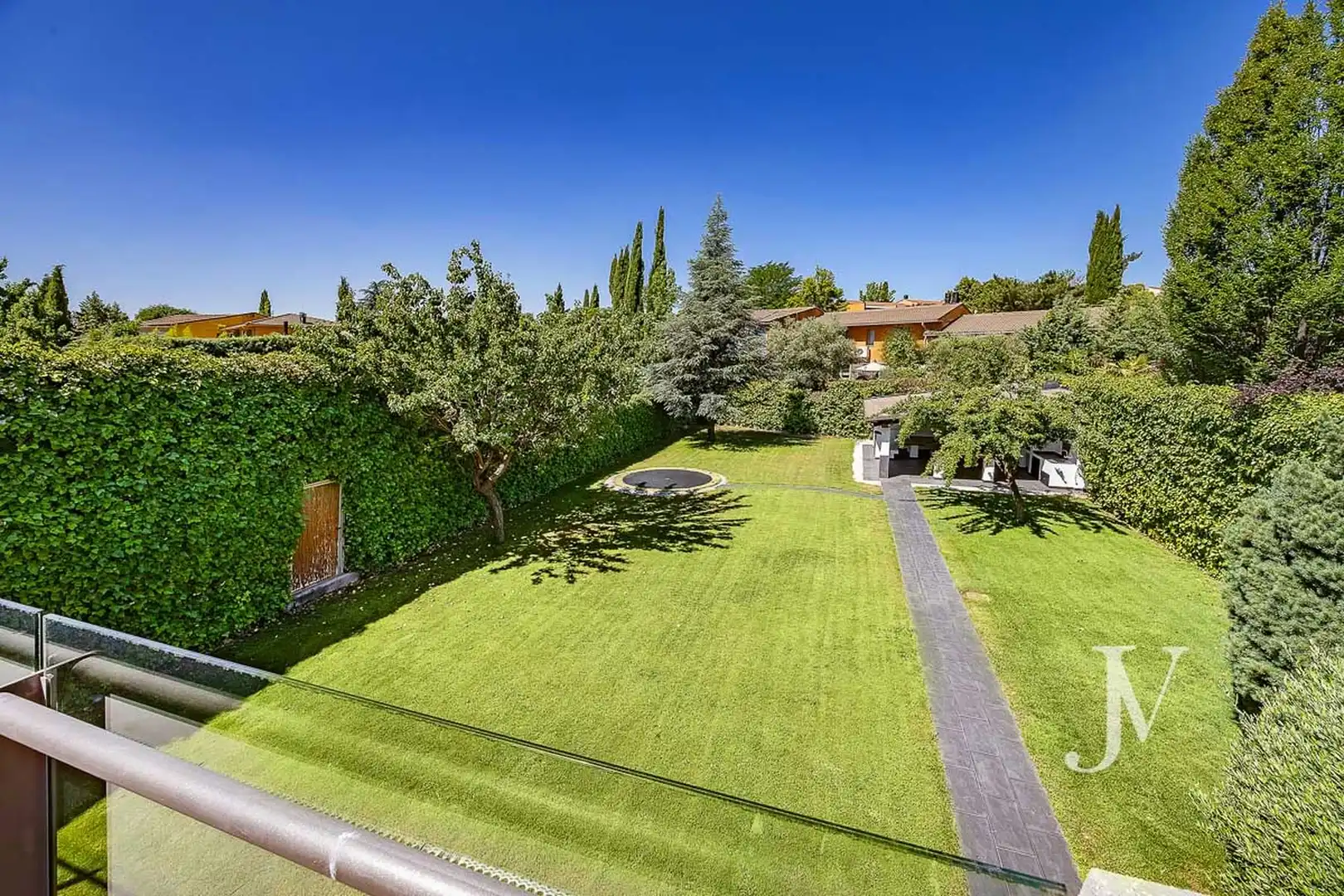 Garten von Einfamilien-Reihenhaus zur Miete in La Moraleja mit Klimaanlage, Heizung und Privatgarten