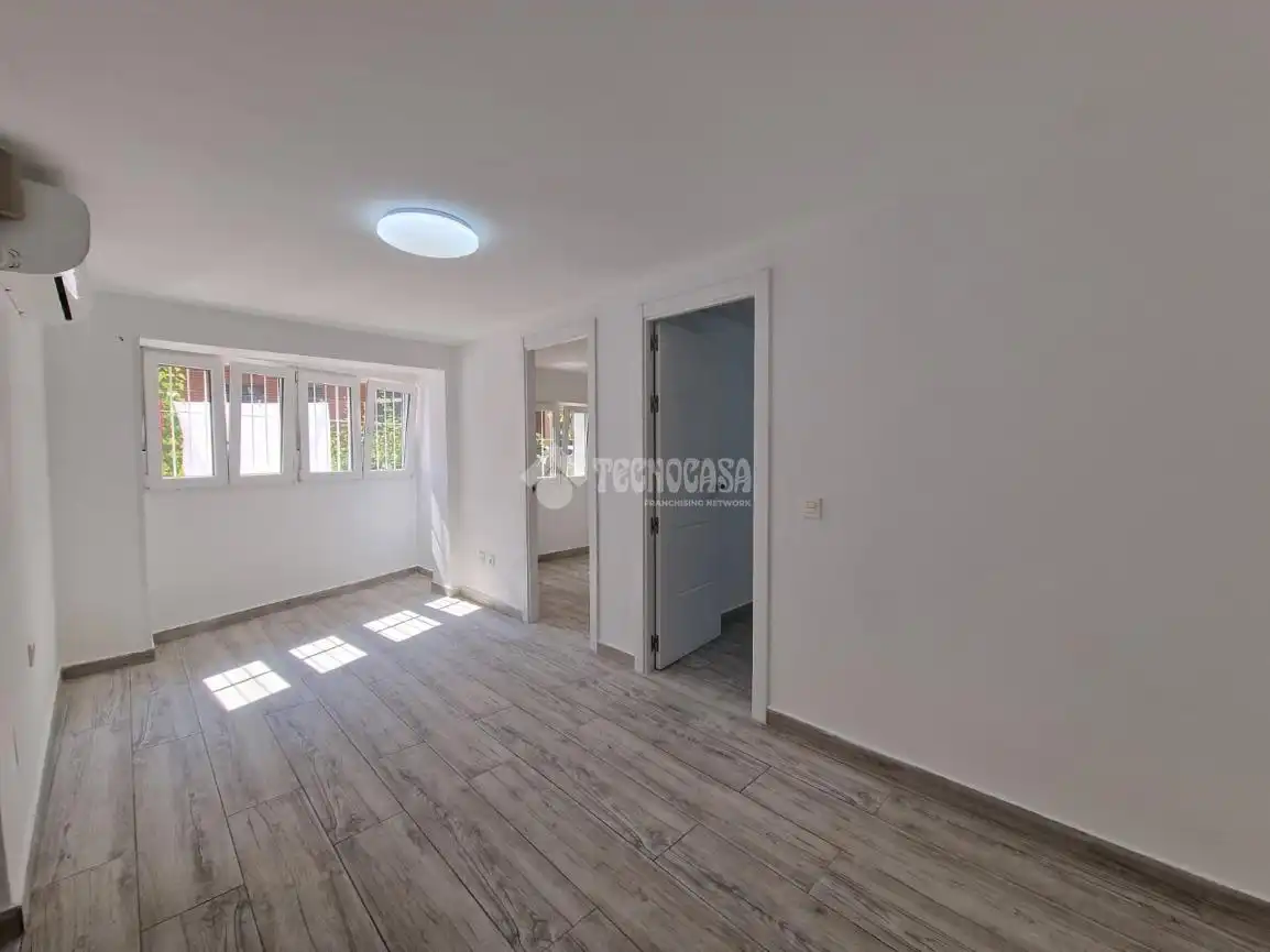 Bedroom of Flat for sale in Madrid  with Air Conditioner and Heating