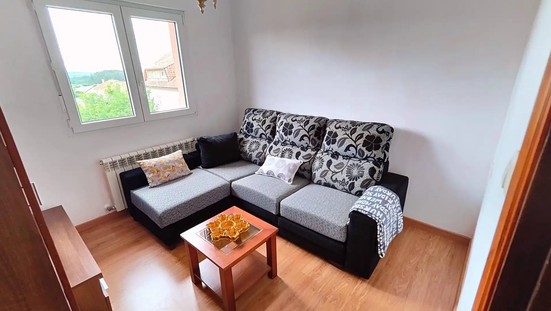 Sala de estar de Casa o chalet en venta en Oroso con Calefacción, Jardín privado y Amueblado
