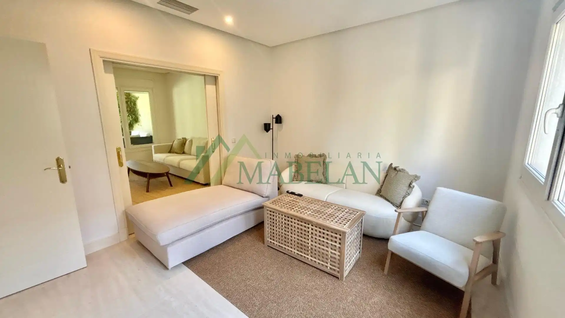 Wohnzimmer von Einfamilien-Reihenhaus zur Miete in Madrid mit Klimaanlage, Privatgarten und Terrasse