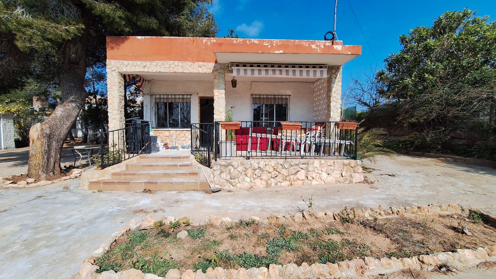 Exterior view of House or chalet for sale in Montserrat  with Air Conditioner, Private garden and Swimming Pool