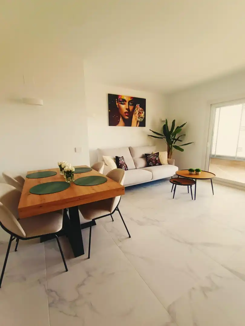 Wohnzimmer von Wohnungen zur Miete in Torrevieja mit Klimaanlage, Privatgarten und Terrasse