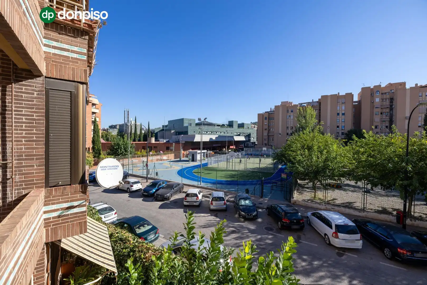 Vista exterior de Pis en venda en Granada amb Terrassa, Traster i Balcó
