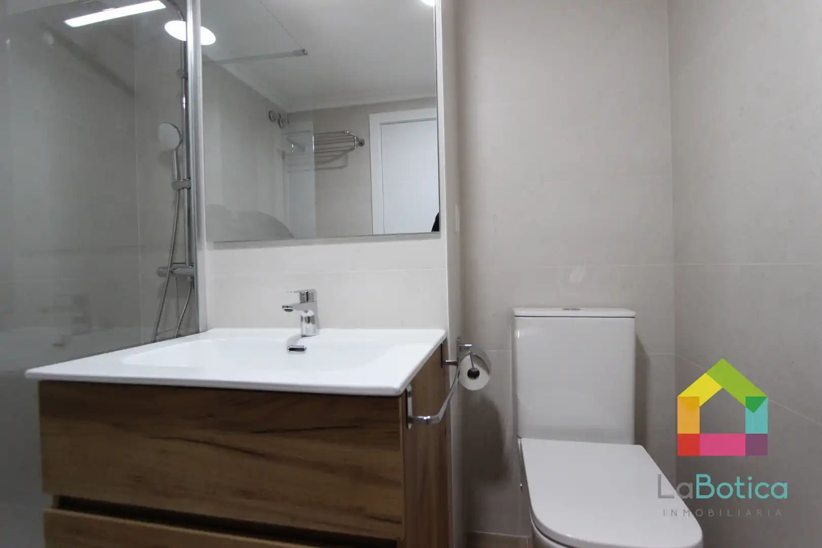 Bathroom of Flat for sale in Toledo  with Air Conditioner and Heating