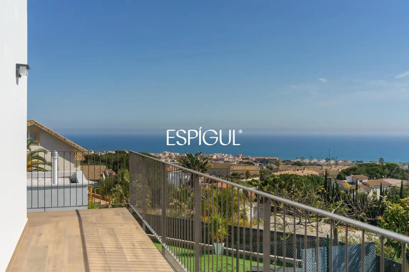 Vista exterior de Casa o xalet en venda en Premià de Dalt amb Aire condicionat, Calefacció i Jardí privat