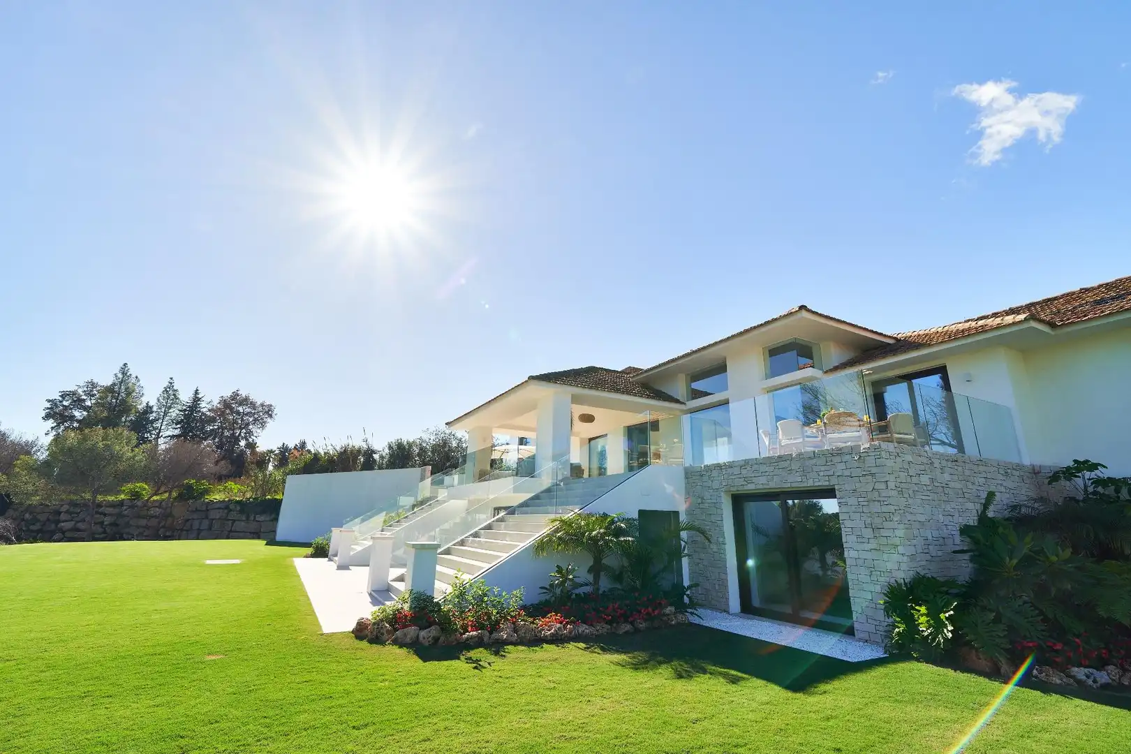 Vista exterior de Casa o chalet en venta en Marbella con Aire acondicionado, Calefacción y Jardín privado