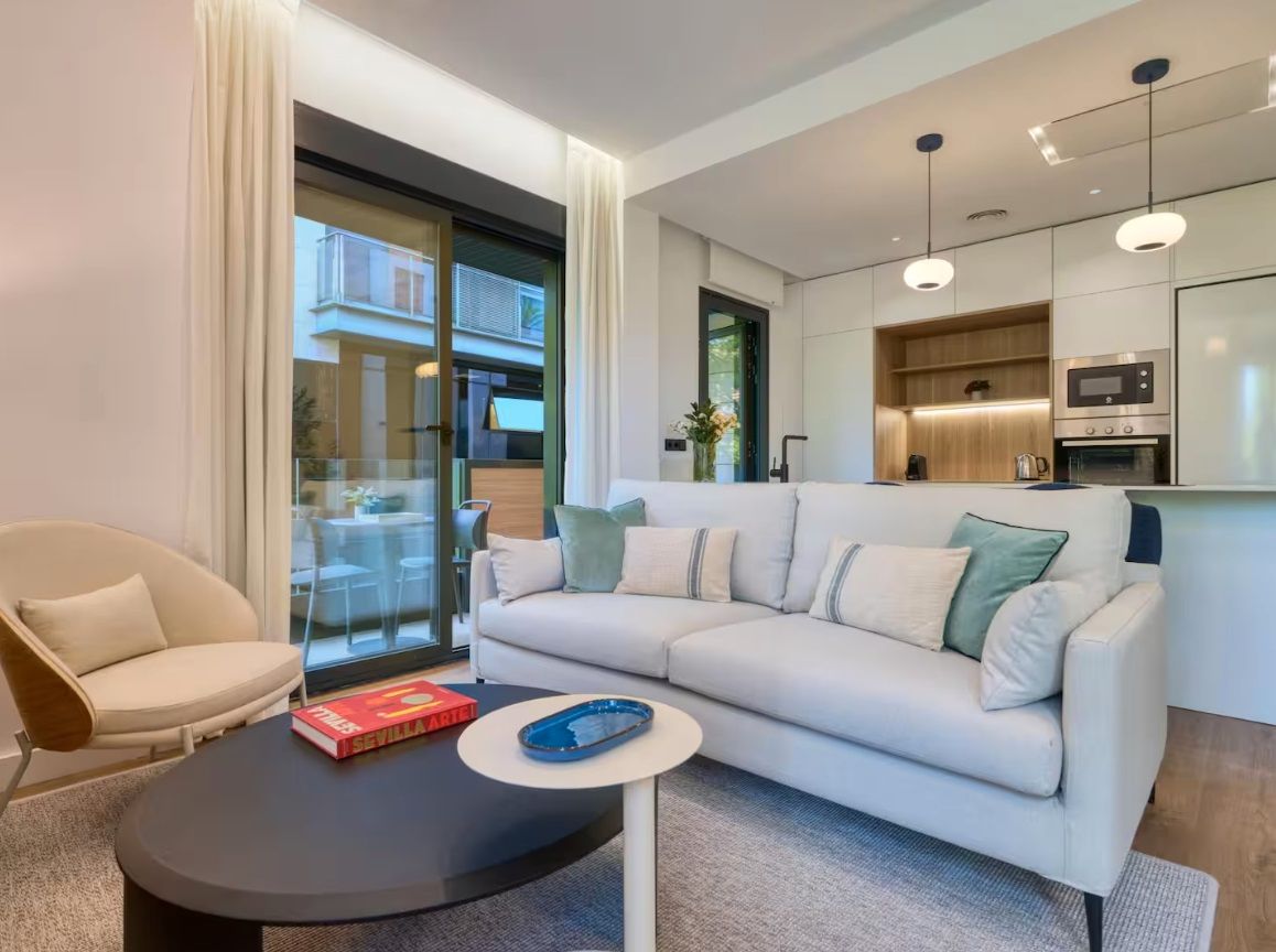 Living room of Apartment to rent in  Sevilla Capital  with Air Conditioner, Heating and Parquet flooring