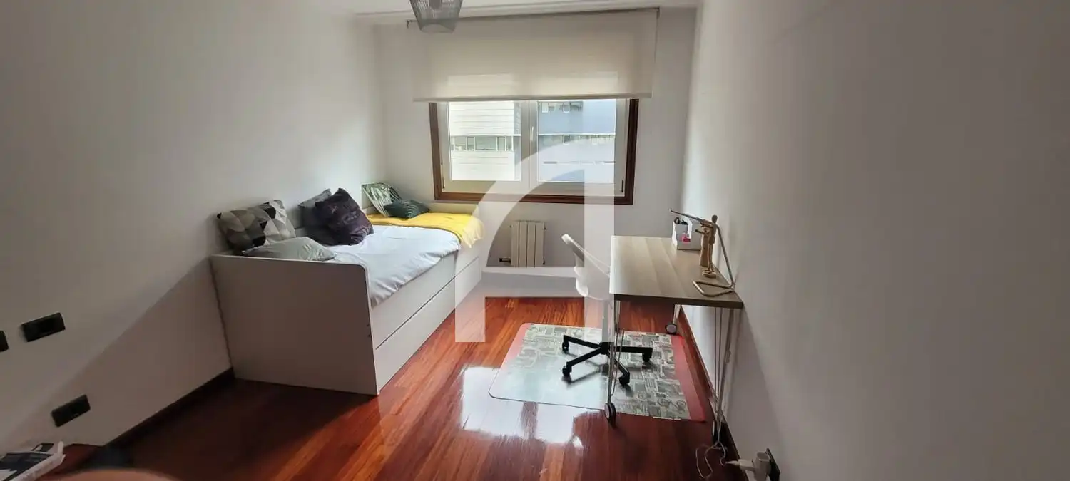 Habitación de Piso de alquiler en Vigo  con Calefacción, Trastero y Amueblado
