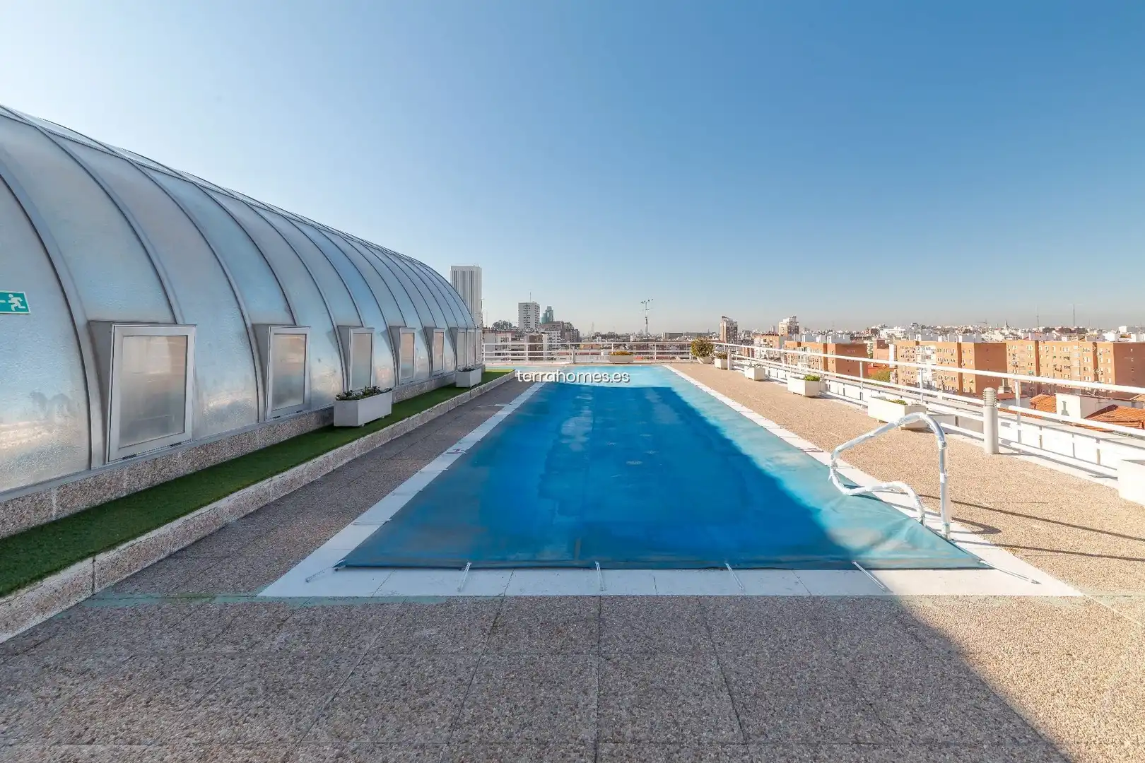 Piscina de Dúplex de lloguer en Madrid amb Aire condicionat, Calefacció i Moblat