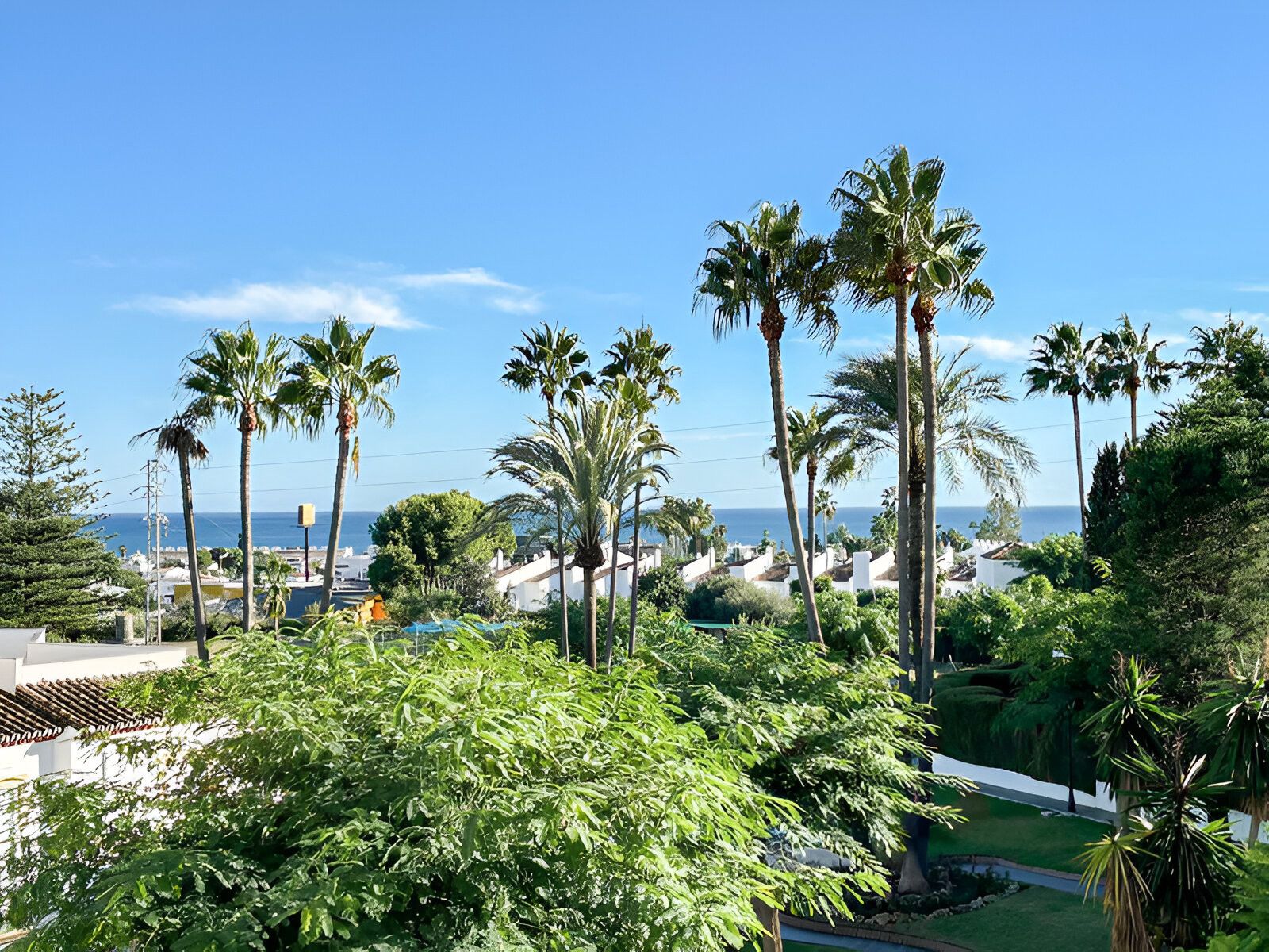 Exterior view of Single-family semi-detached for sale in Estepona  with Air Conditioner, Terrace and Swimming Pool