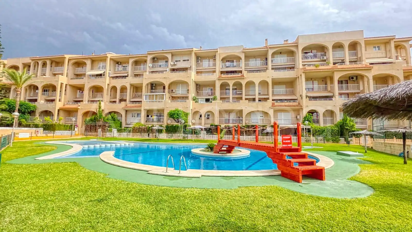 Piscina de Dúplex en venta en El Campello con Aire acondicionado, Trastero y Piscina comunitaria