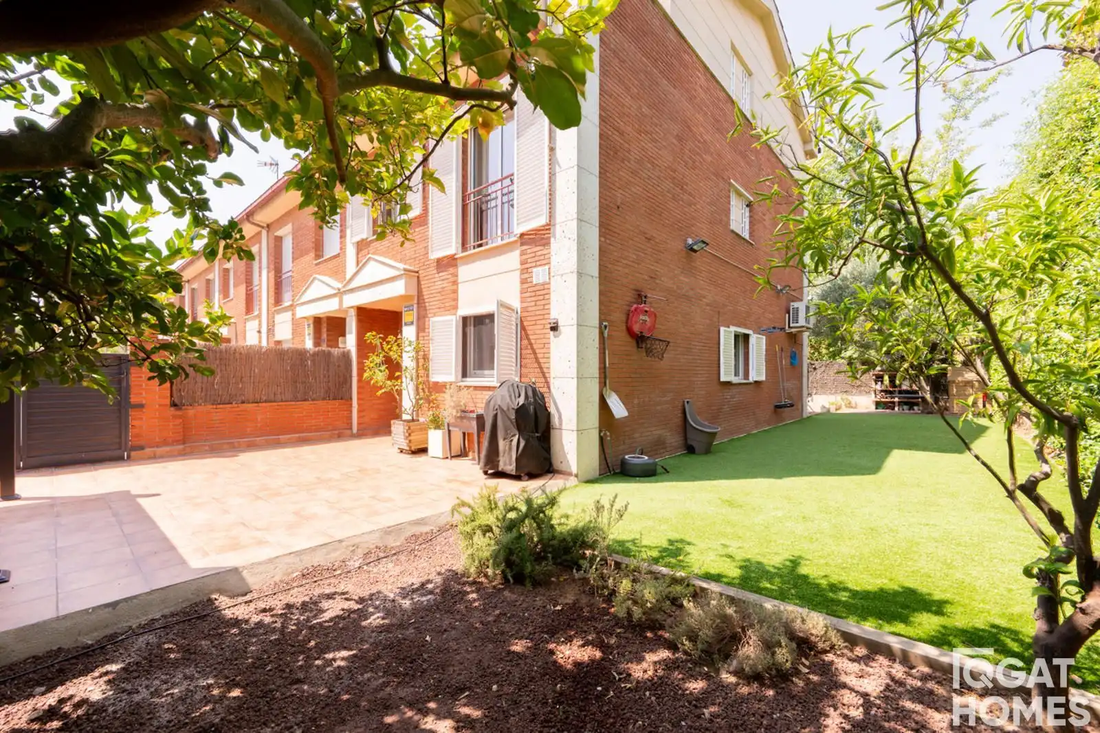 Vista exterior de Casa adosada en venta en Sant Cugat del Vallès con Aire acondicionado, Calefacción y Trastero