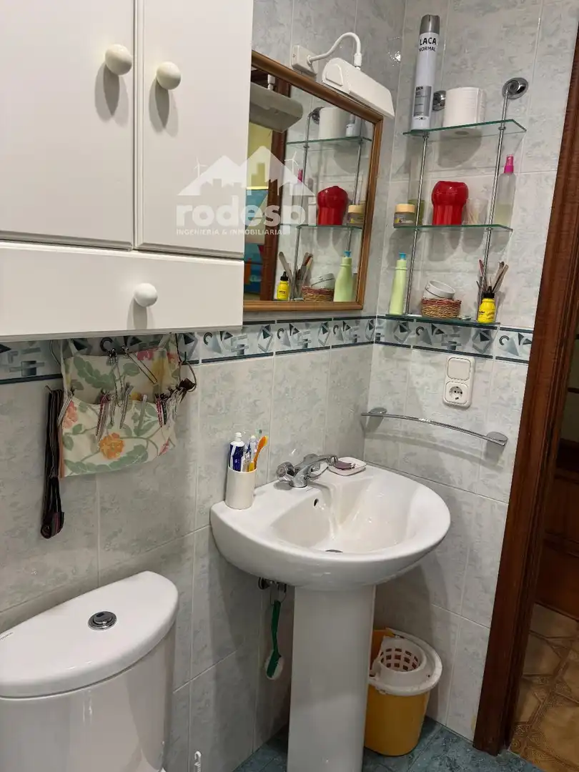 Badezimmer von Haus oder Chalet zum Verkauf in Sanxenxo mit Heizung, Abstellraum und Möbliert