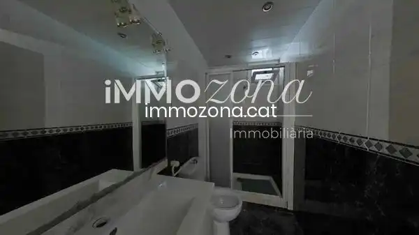 Bany de Apartament en venda en Nou Barris