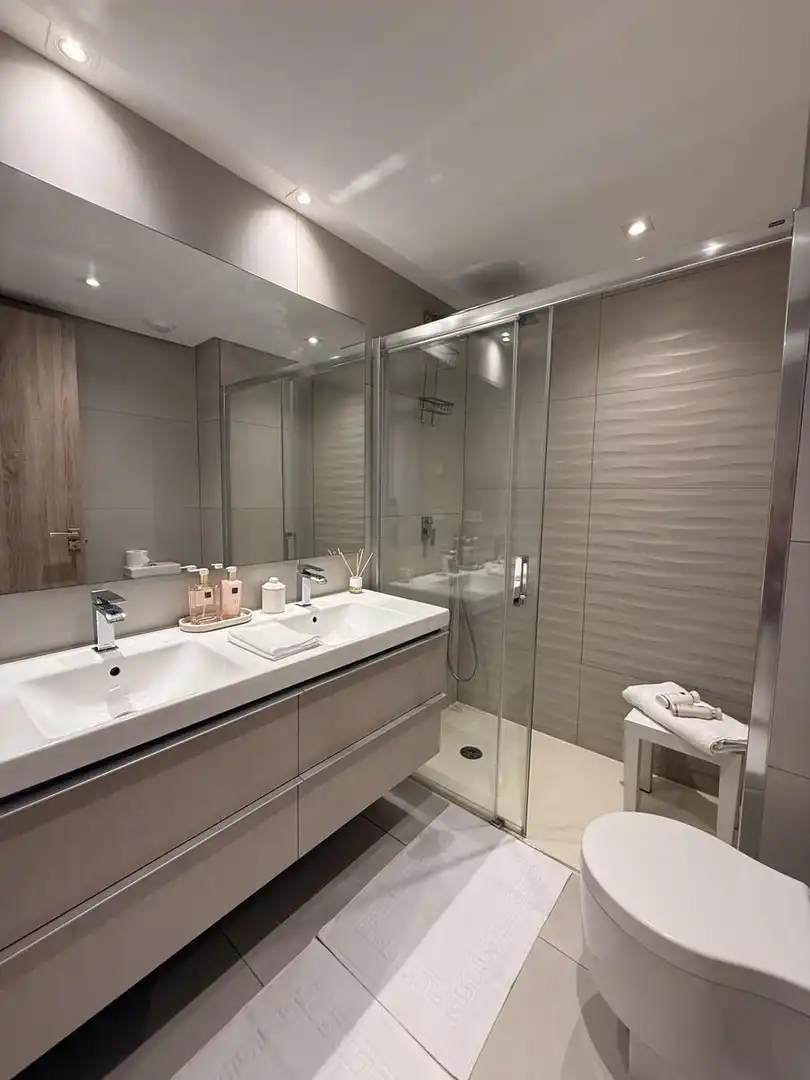 Bathroom of Apartments for rent in Marbella  with Air Conditioner, Heating and Terrace