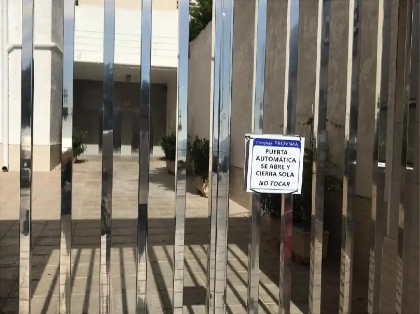 Parkplatz von Wohnung zur Miete in Benidorm mit Klimaanlage, Privatgarten und Schwimmbad