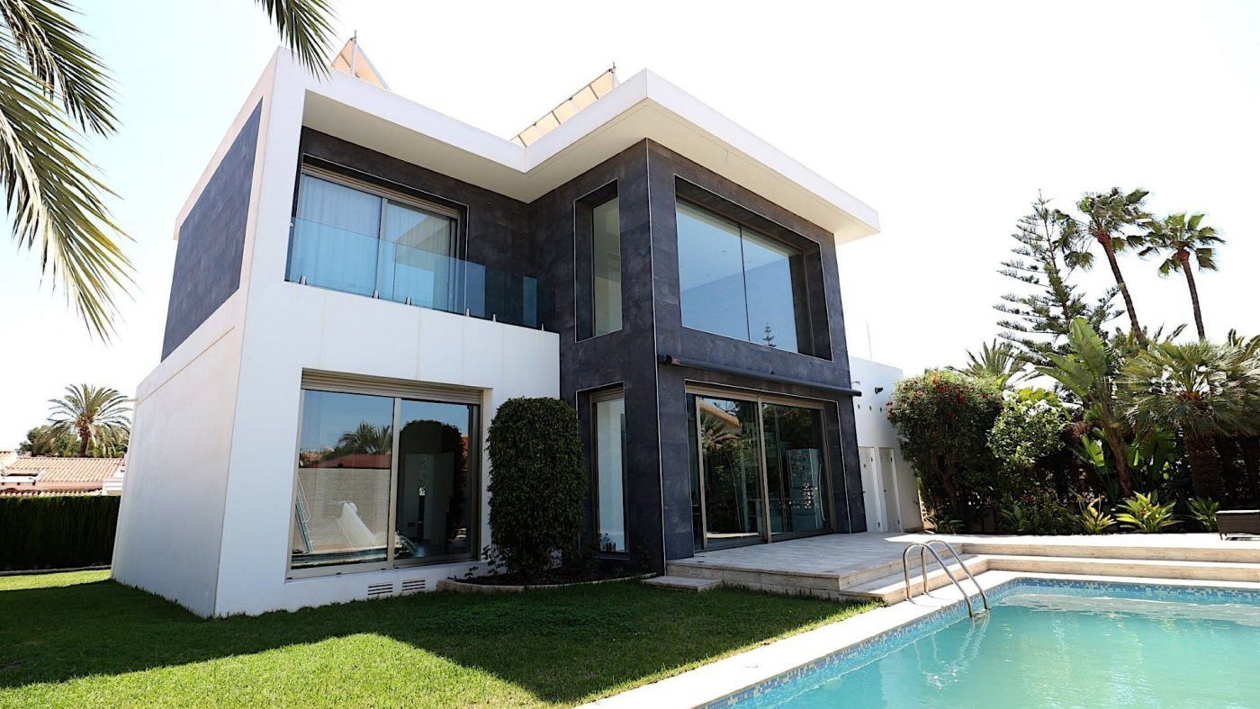 Exterior view of House or chalet for sale in Torrevieja  with Air Conditioner, Heating and Private garden