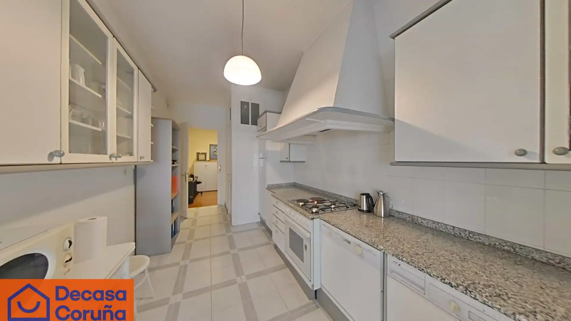 Küche von Wohnung zum Verkauf in A Coruña Capital  mit Abstellraum und Alarm