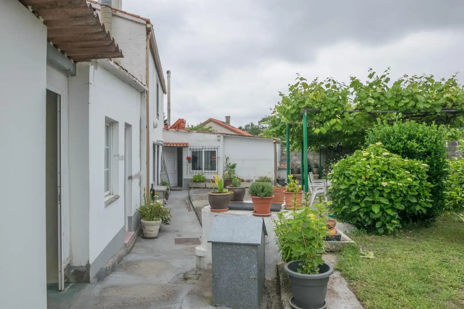 Vista exterior de Casa o chalet en venta en Culleredo con Calefacción, Jardín privado y Parquet