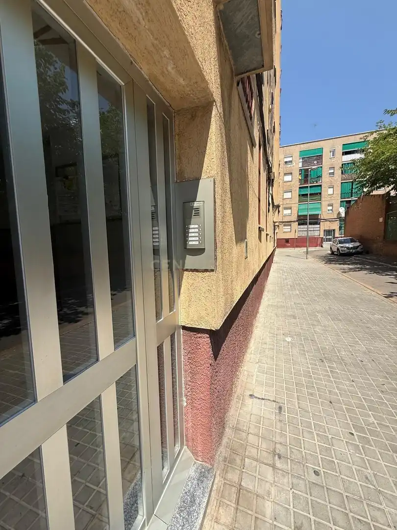Vista exterior de Pis en venda en Sabadell