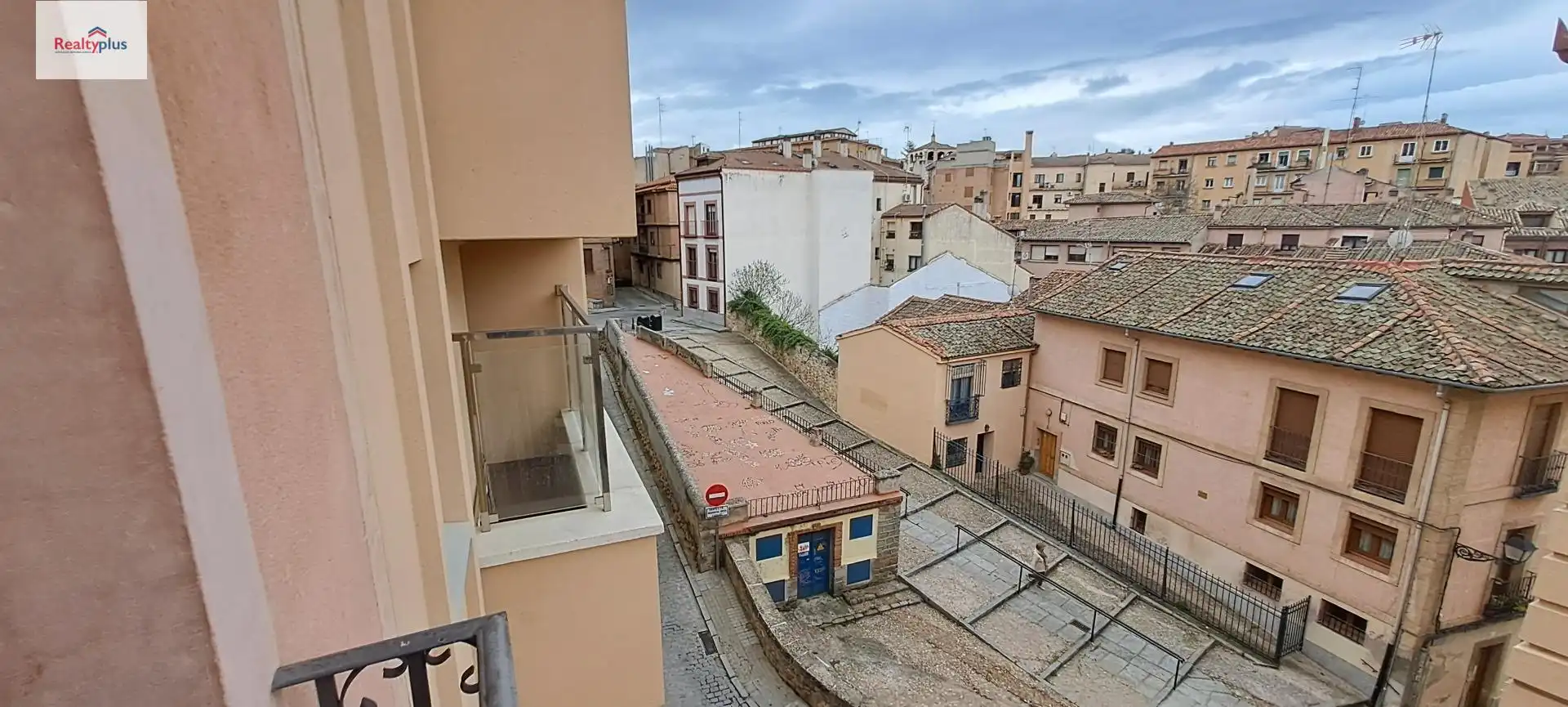 Vista exterior de Dúplex de alquiler en Segovia con Amueblado y Balcón
