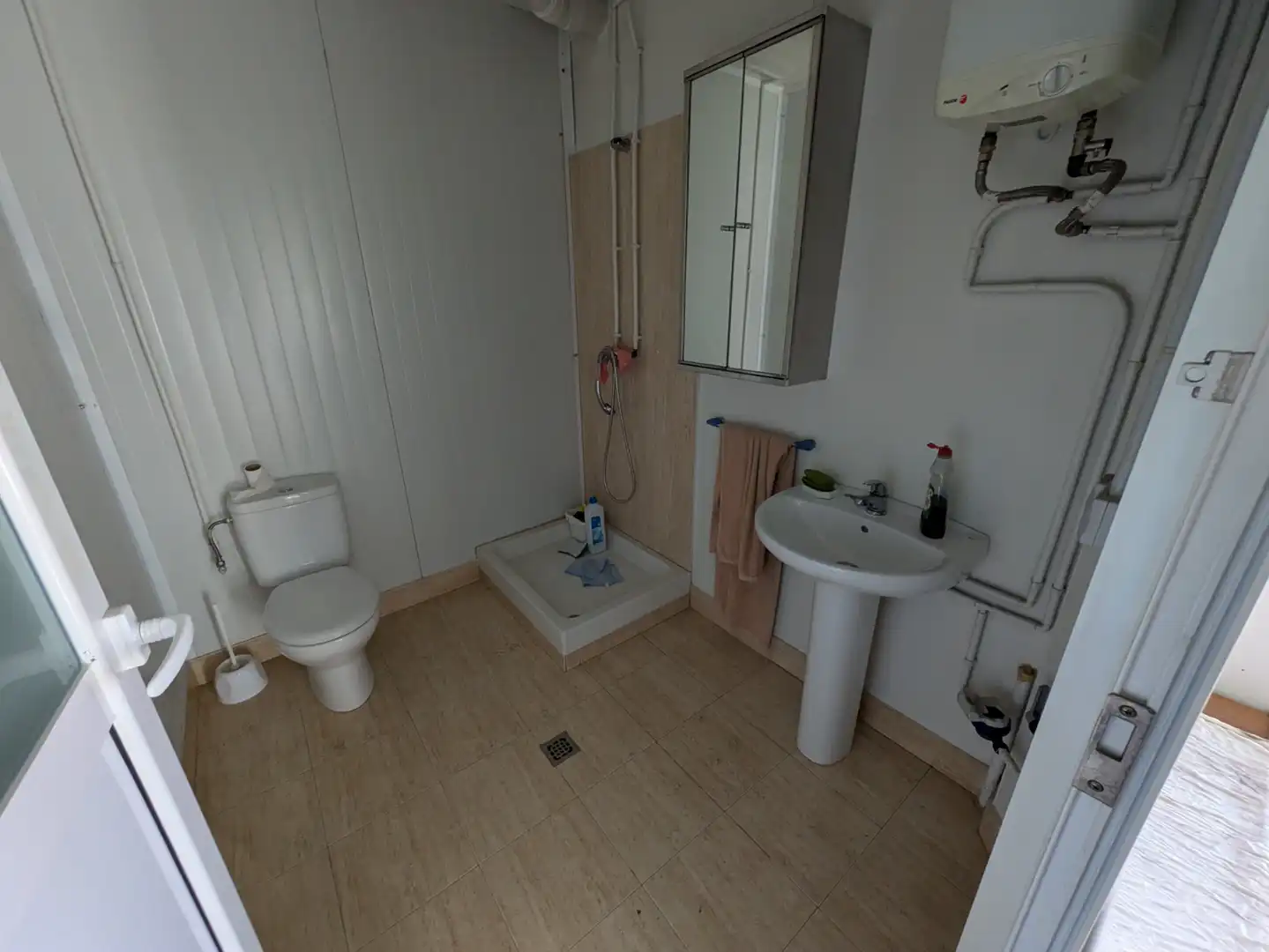 Badezimmer von Fabrikhallen zur Miete in Lezo