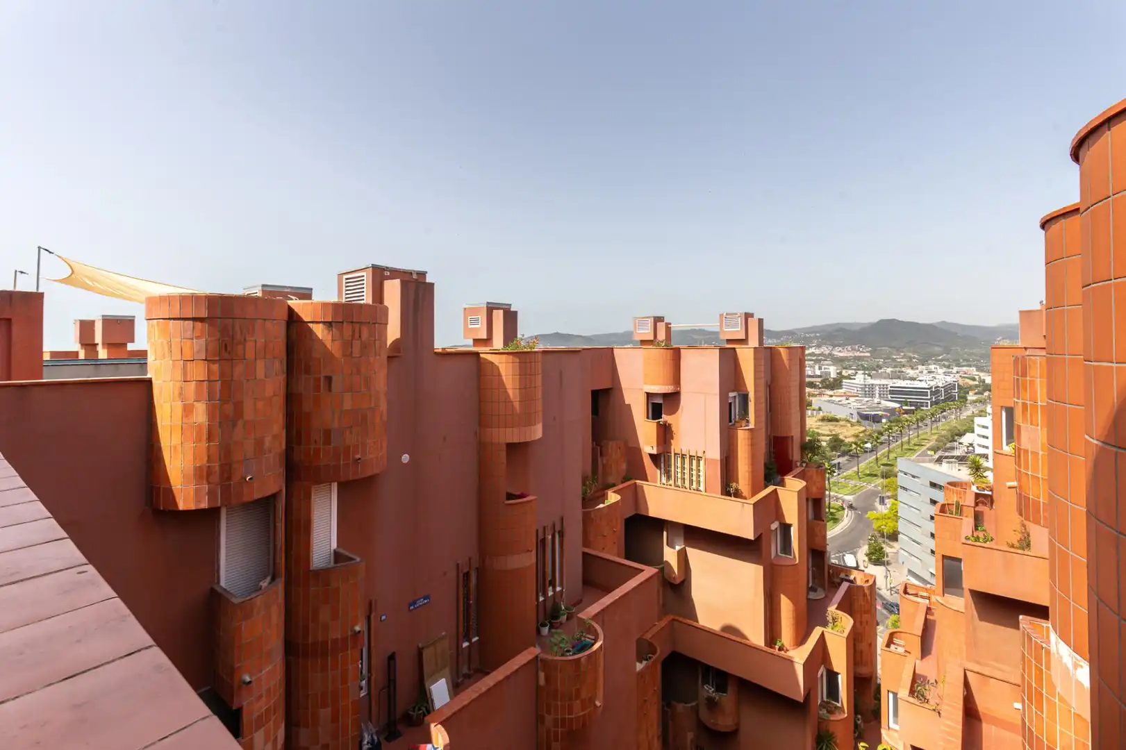 Vista exterior de Dúplex en venda en Sant Just Desvern amb Aire condicionat, Calefacció i Piscina