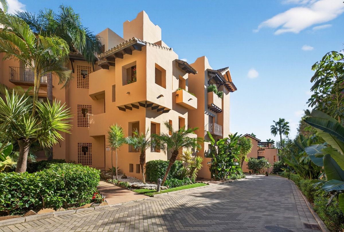 Exterior view of Flat for sale in Marbella  with Terrace and Swimming Pool