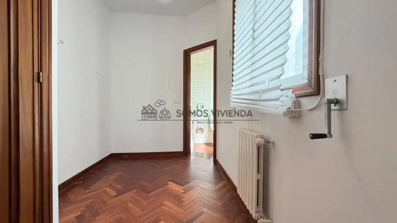 Bedroom of Flat for sale in Ourense Capital   with Heating, Parquet flooring and Balcony